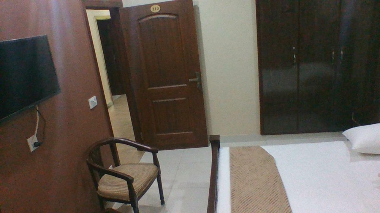 Red Roof Hotel Sahiwal 外观 照片